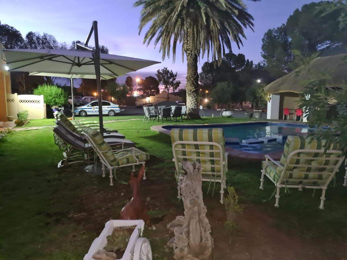 Victoria Oaks Guesthouse Victoria West Екстер'єр фото