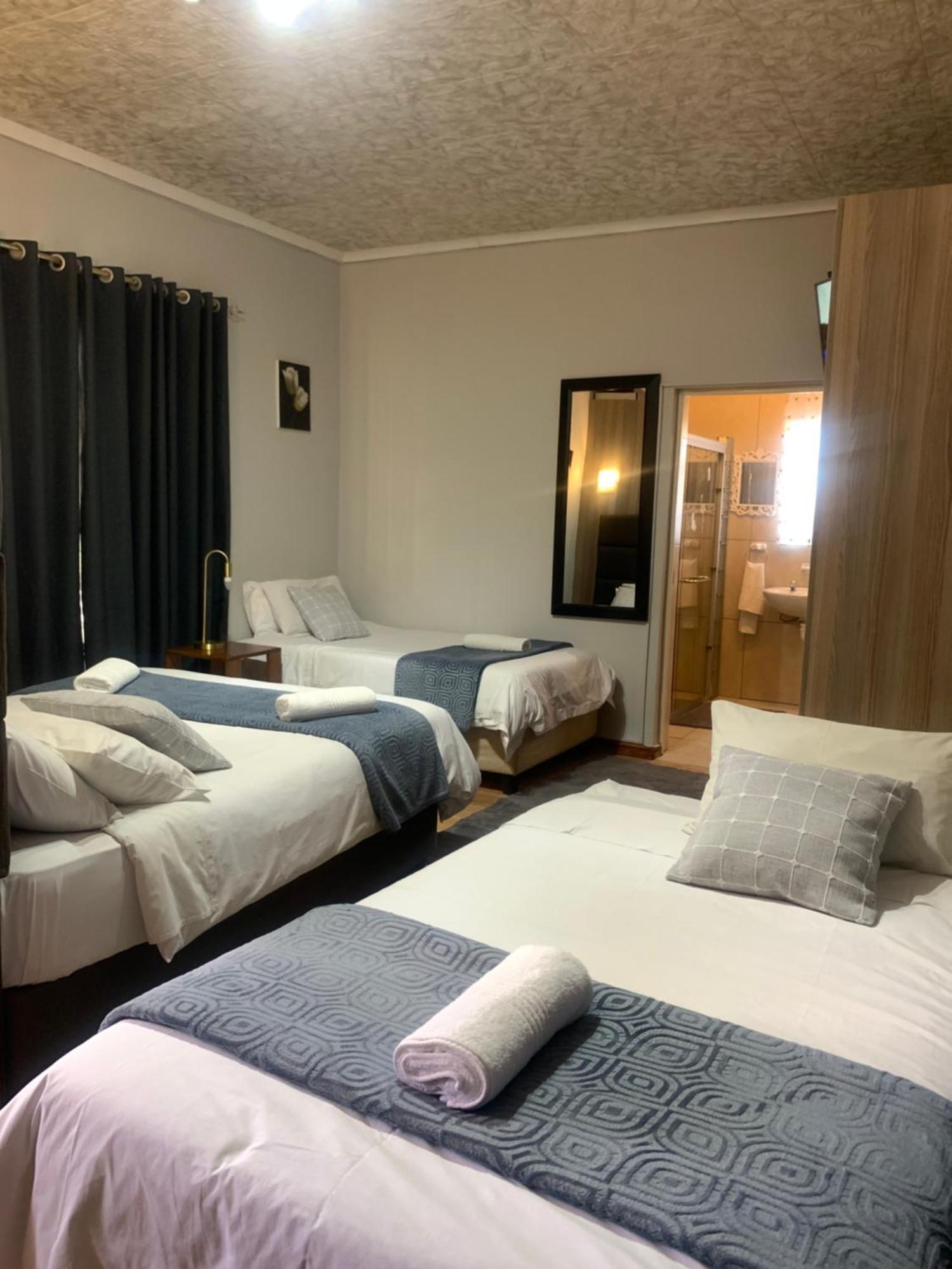 Victoria Oaks Guesthouse Victoria West Екстер'єр фото